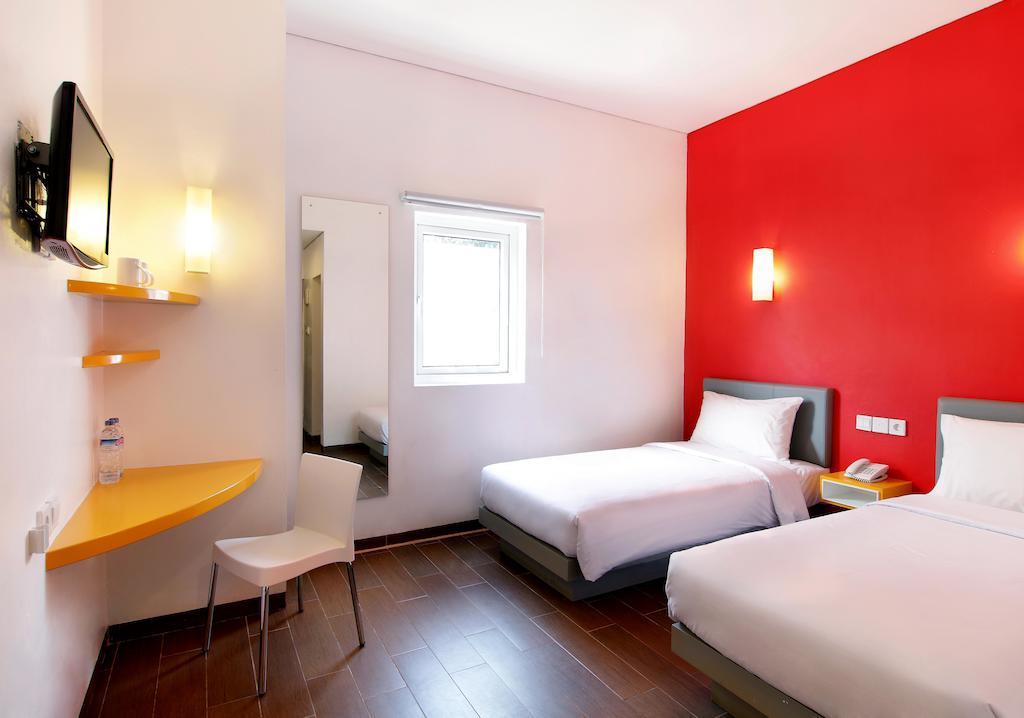 Amaris Hotel Gorontalo Habitación foto